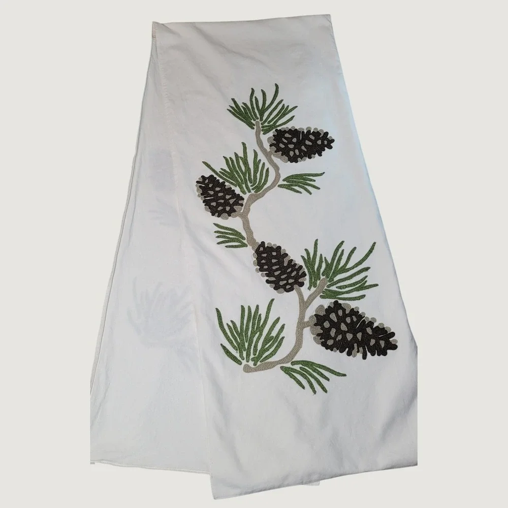 Pottery Barn 2009 Embroidered Pinecone Table Runner Winter Holiday 18x90 RARE